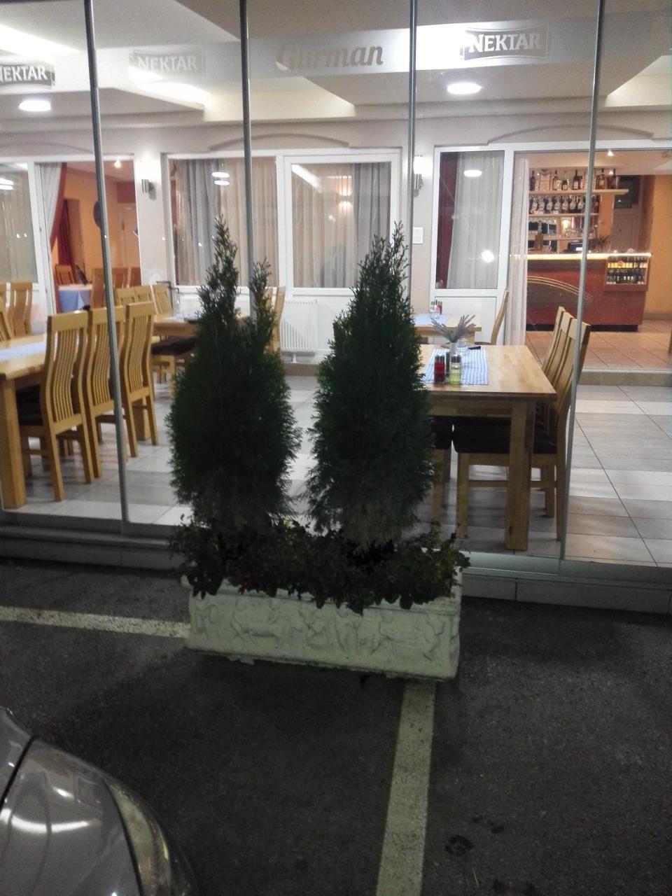 Motel Restoran Gurman บันยาลูกา ภายนอก รูปภาพ